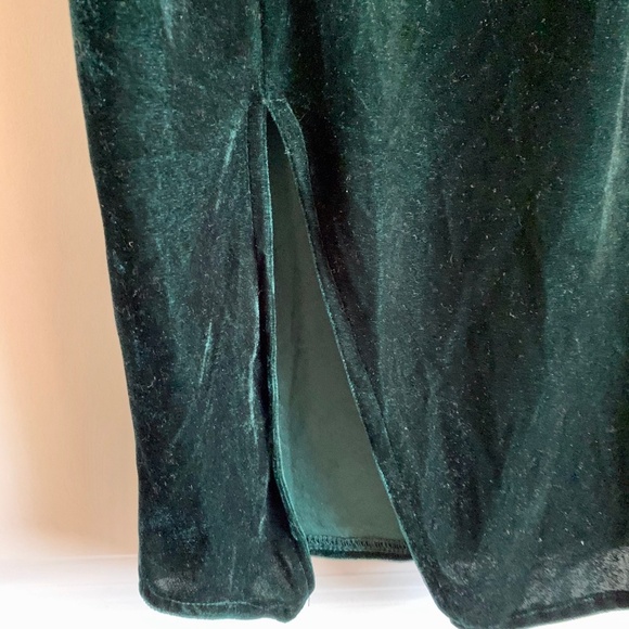 COPY - L'Atiste Green Velvet Holiday Dress - Picture 2 of 4